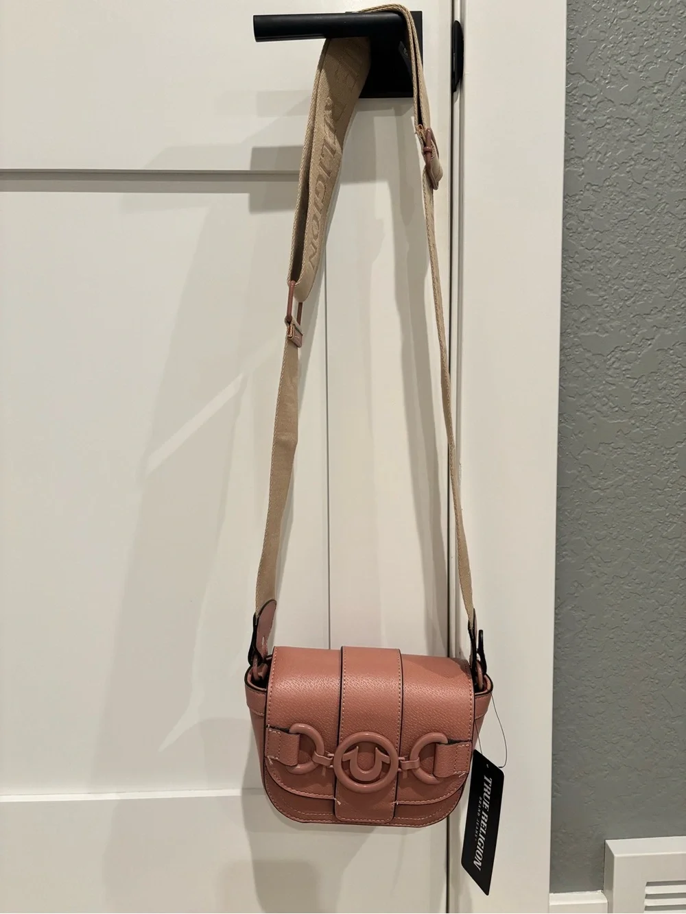 True Religion Crossbody Bag Pink NWT - Picture 1 of 4